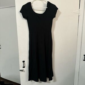 Stretchy black dress with a short sleeve and a scoop neck